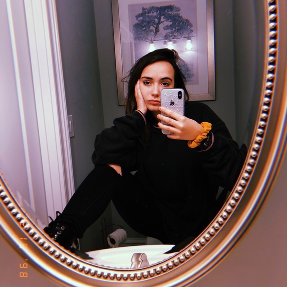 Meet your Posher, Gabrielle - Picture 1 of 1